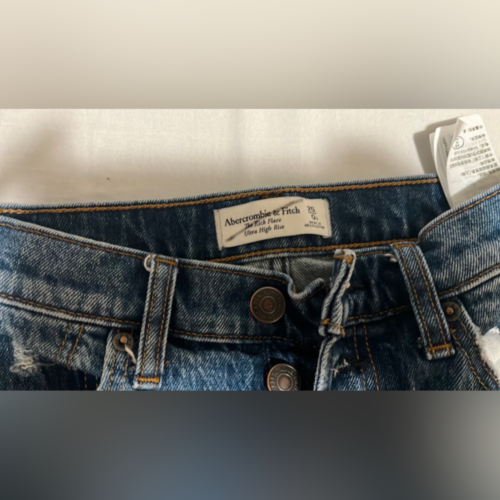Ultra High Rise Flare Jeans. Women’s size 0 - Picture 3 of 4